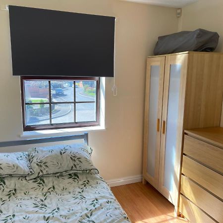 Large, Quiet, Sleeps 16, 4 Bathrooms, Parking, لايستر المظهر الخارجي الصورة