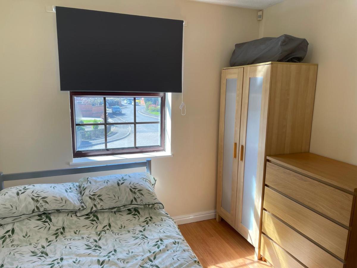 Large, Quiet, Sleeps 16, 4 Bathrooms, Parking, لايستر المظهر الخارجي الصورة