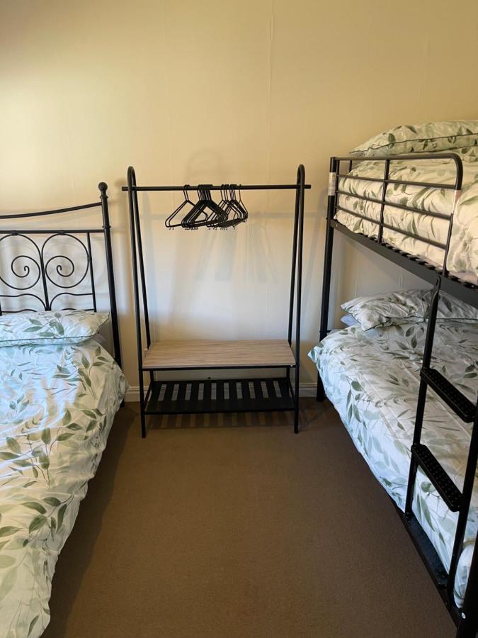 Large, Quiet, Sleeps 16, 4 Bathrooms, Parking, لايستر المظهر الخارجي الصورة