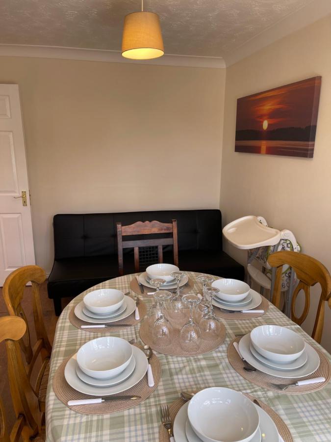 Large, Quiet, Sleeps 16, 4 Bathrooms, Parking, لايستر المظهر الخارجي الصورة
