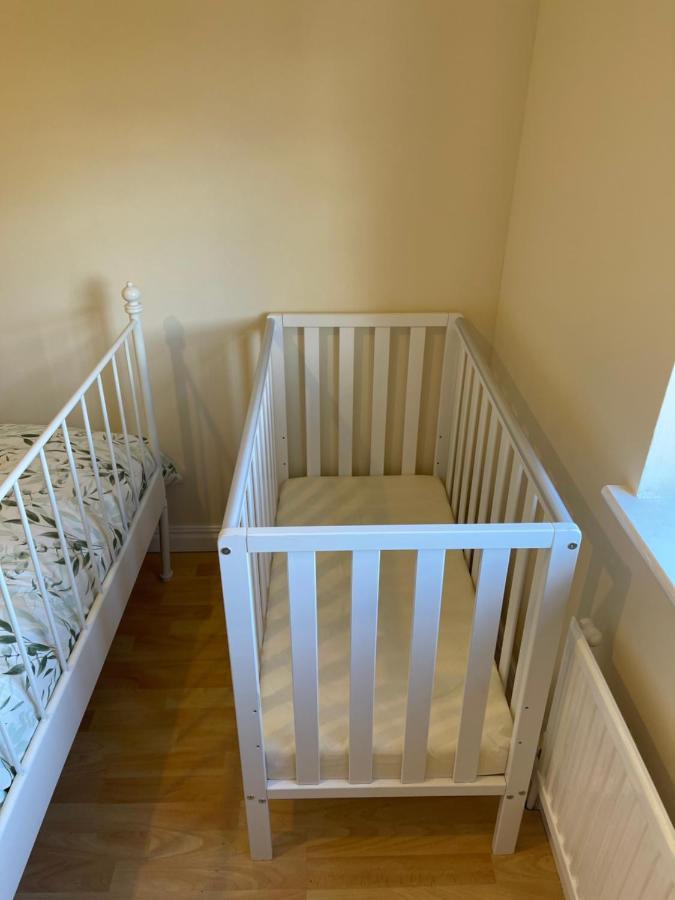 Large, Quiet, Sleeps 16, 4 Bathrooms, Parking, لايستر المظهر الخارجي الصورة