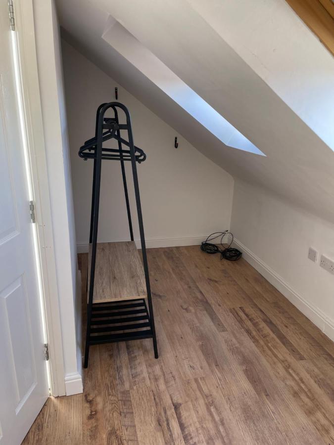 Large, Quiet, Sleeps 16, 4 Bathrooms, Parking, لايستر المظهر الخارجي الصورة