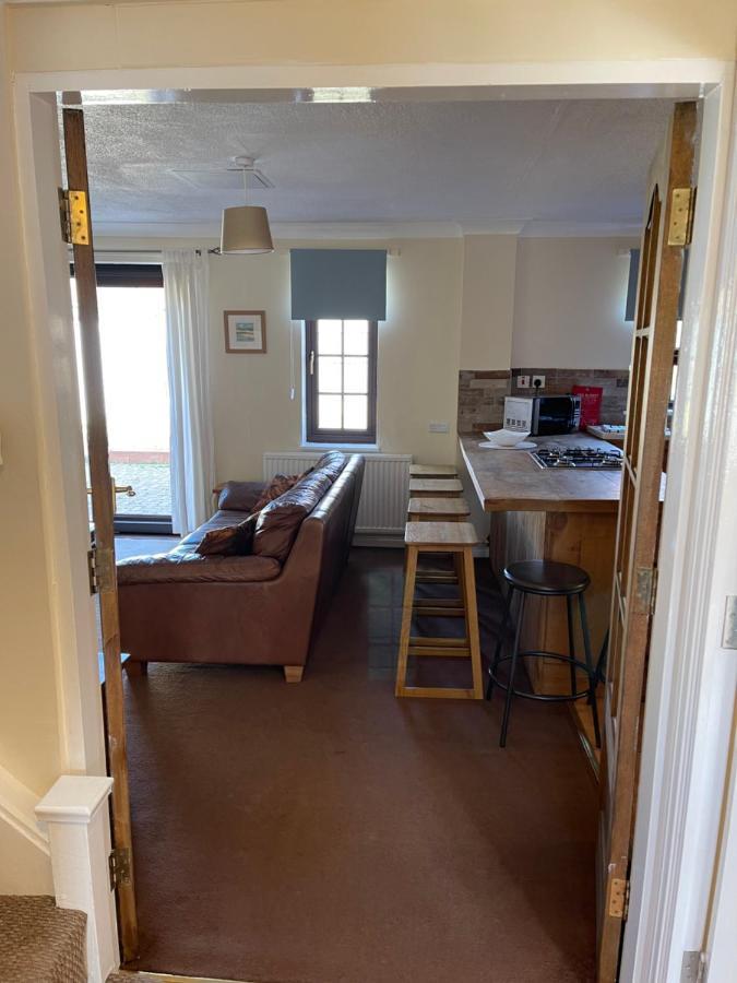 Large, Quiet, Sleeps 16, 4 Bathrooms, Parking, لايستر المظهر الخارجي الصورة