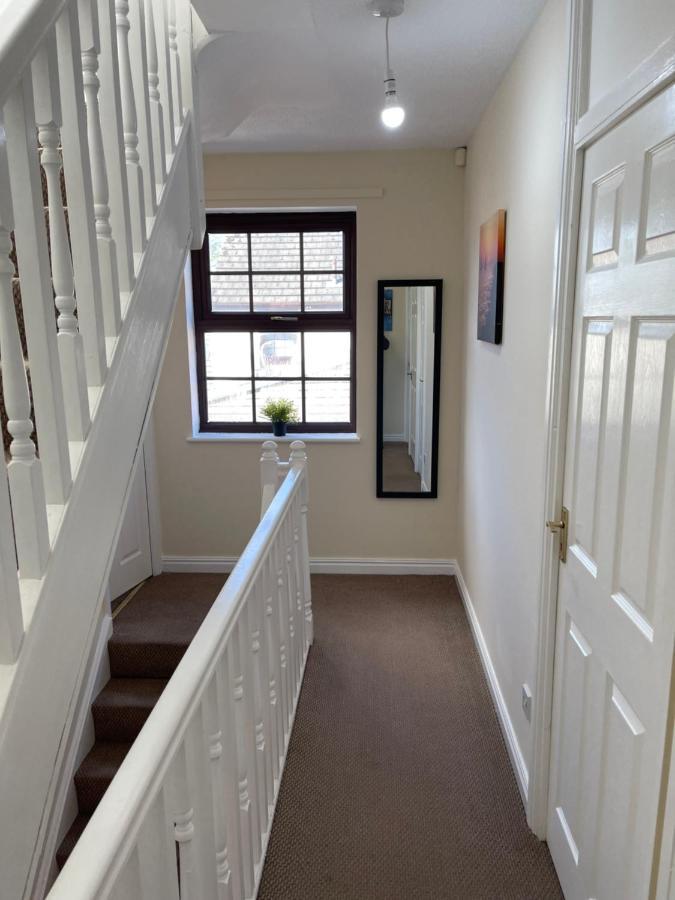 Large, Quiet, Sleeps 16, 4 Bathrooms, Parking, لايستر المظهر الخارجي الصورة
