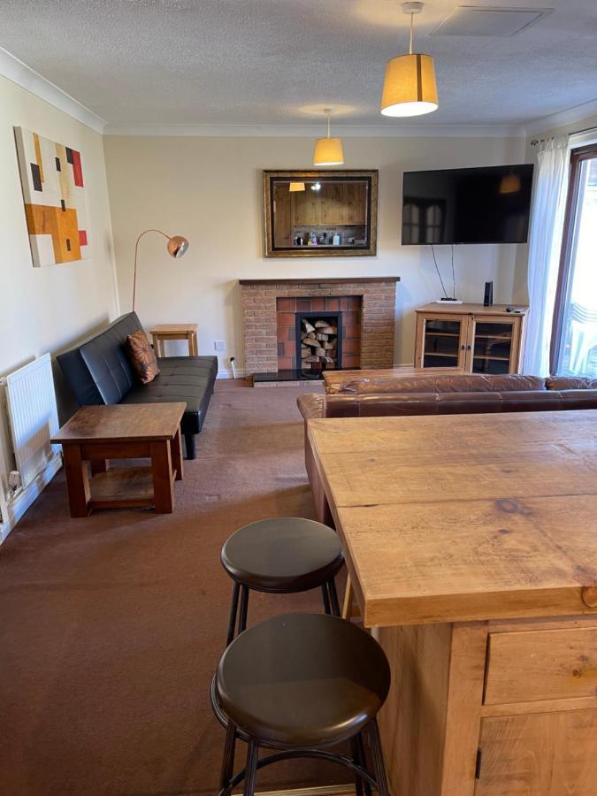 Large, Quiet, Sleeps 16, 4 Bathrooms, Parking, لايستر المظهر الخارجي الصورة