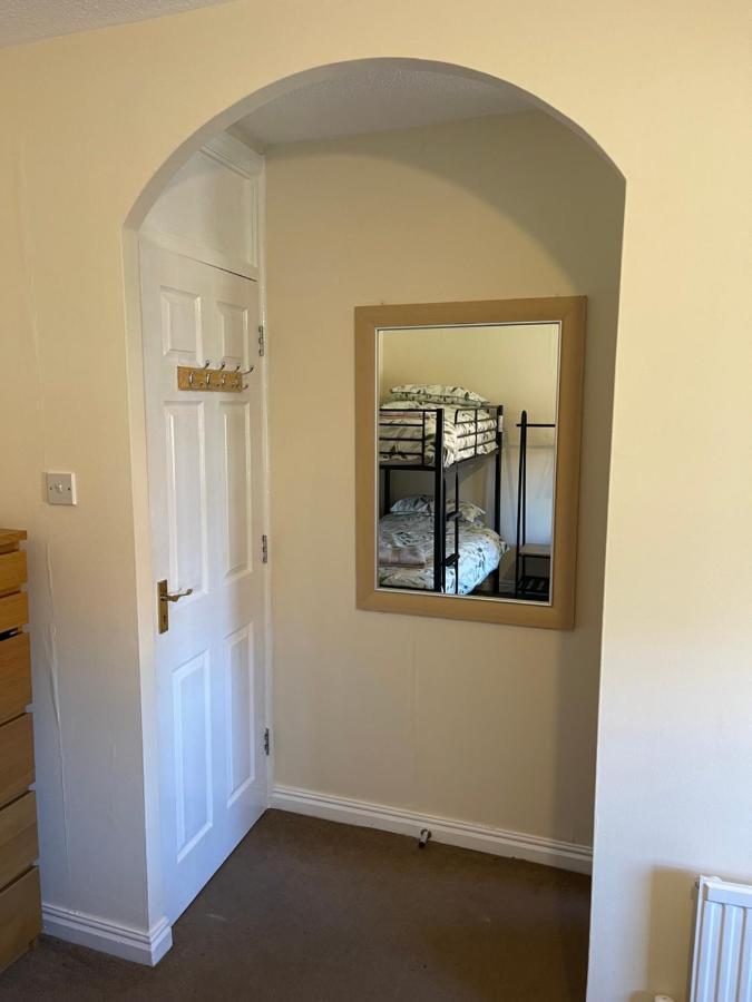 Large, Quiet, Sleeps 16, 4 Bathrooms, Parking, لايستر المظهر الخارجي الصورة