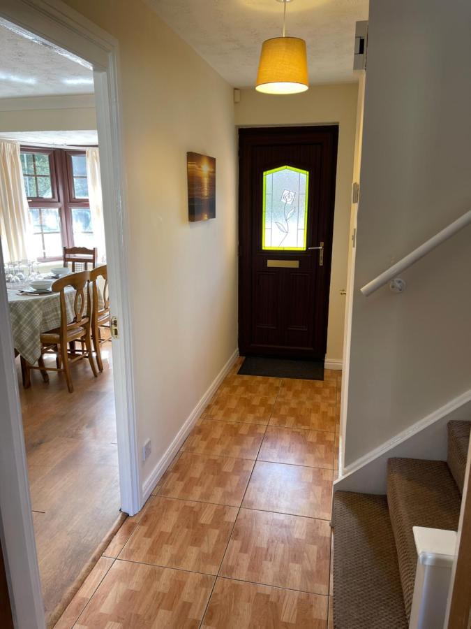 Large, Quiet, Sleeps 16, 4 Bathrooms, Parking, لايستر المظهر الخارجي الصورة