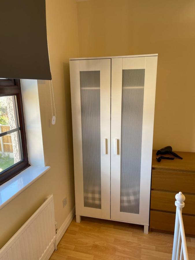 Large, Quiet, Sleeps 16, 4 Bathrooms, Parking, لايستر المظهر الخارجي الصورة